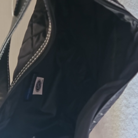 NHL | NWT Women's Black Quilted Rhinestone Logo Sports Fan Bag Vancouver Canucks - Picture 9 of 10